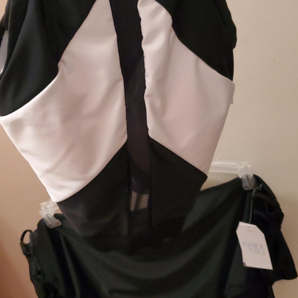 Swimsuit - Picture 3 of 6